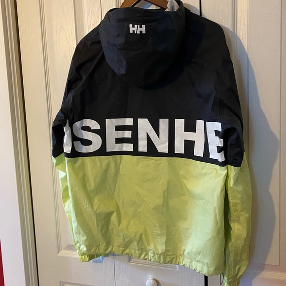 EUC Men’s M Helly Hansen Logo Windbreaker - Picture 2 of 12